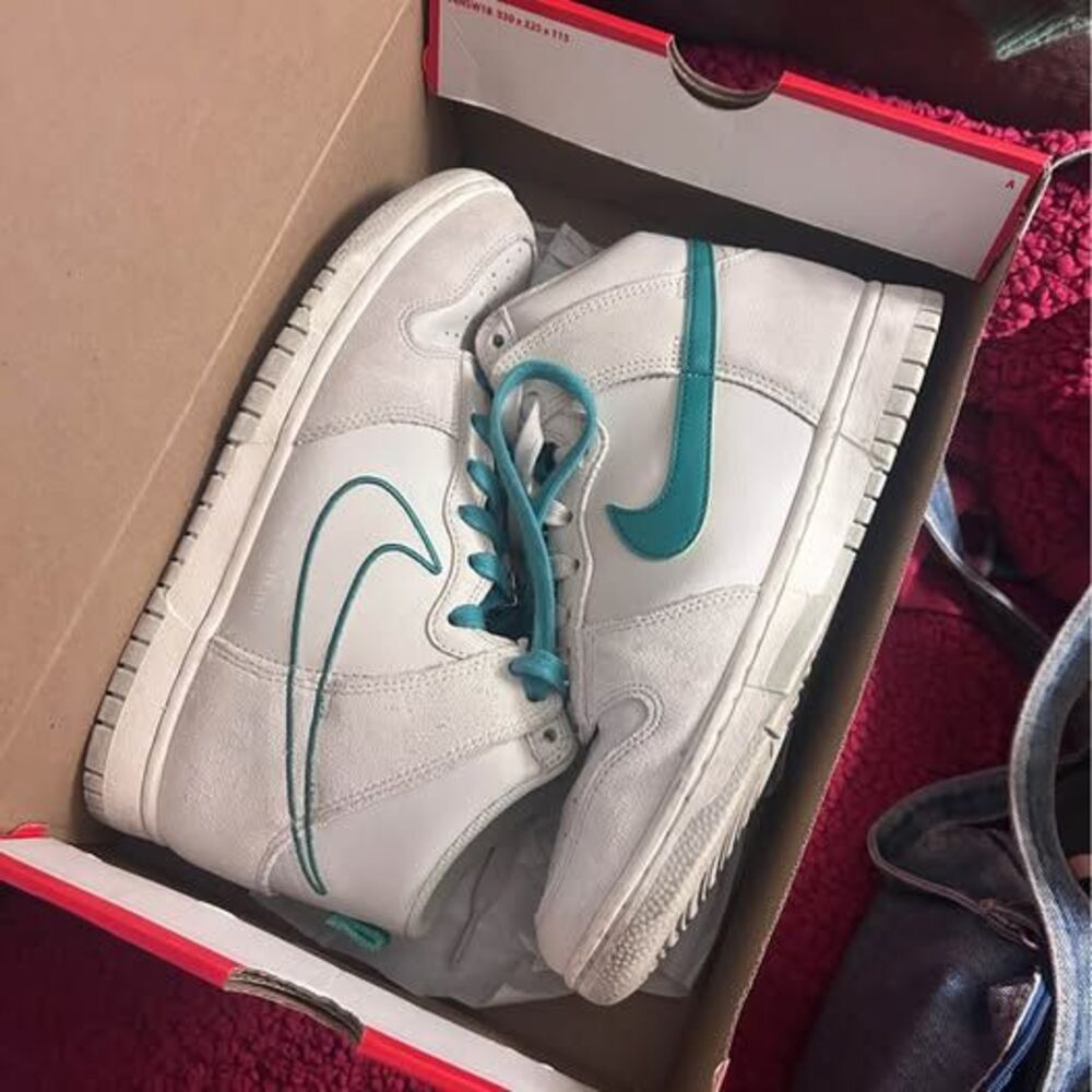 Nike Dunk Hi SE Light Bone/Green Noise
